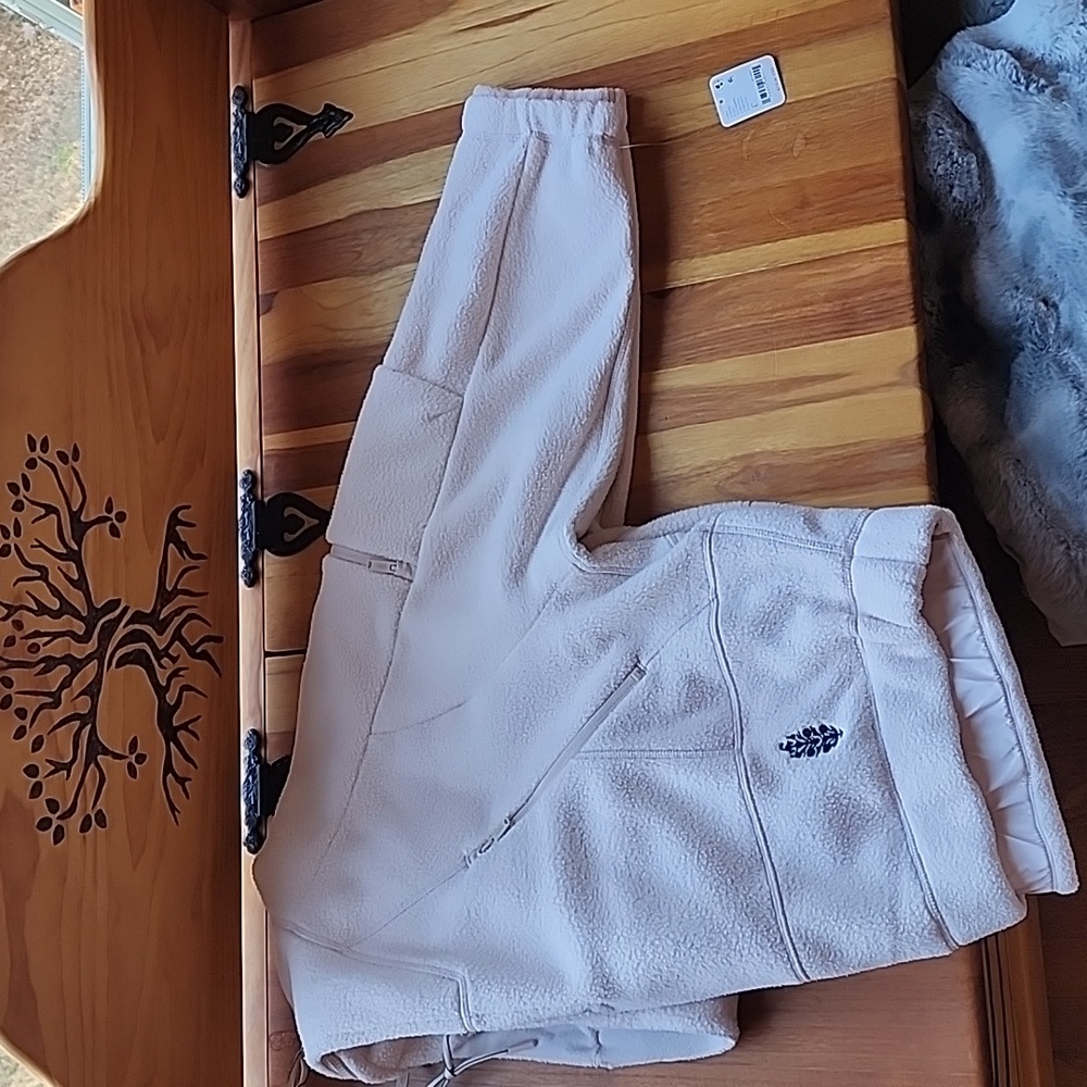 FP Movement Free People Wild and Free Pullover size L color is Cashmere / Cream - Picture 12 of 17
